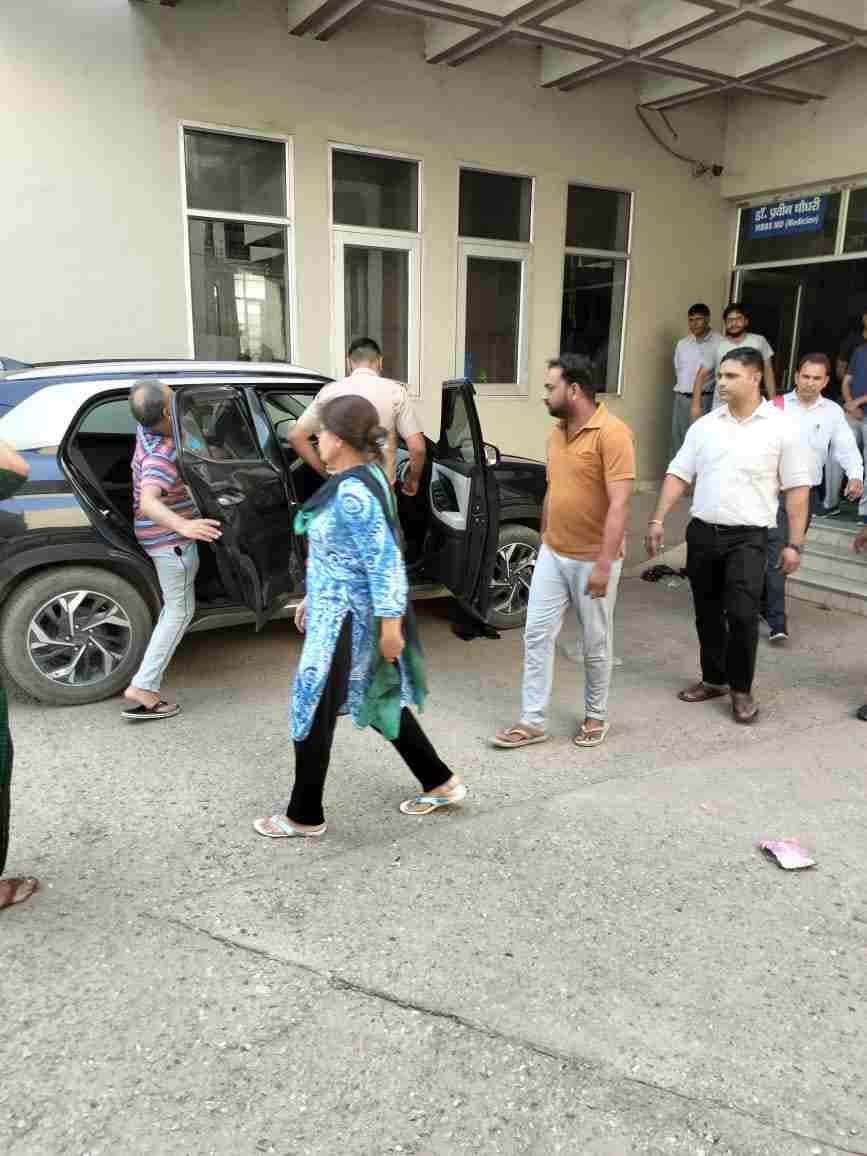 Doctor couple and middleman controlled in fetal examination