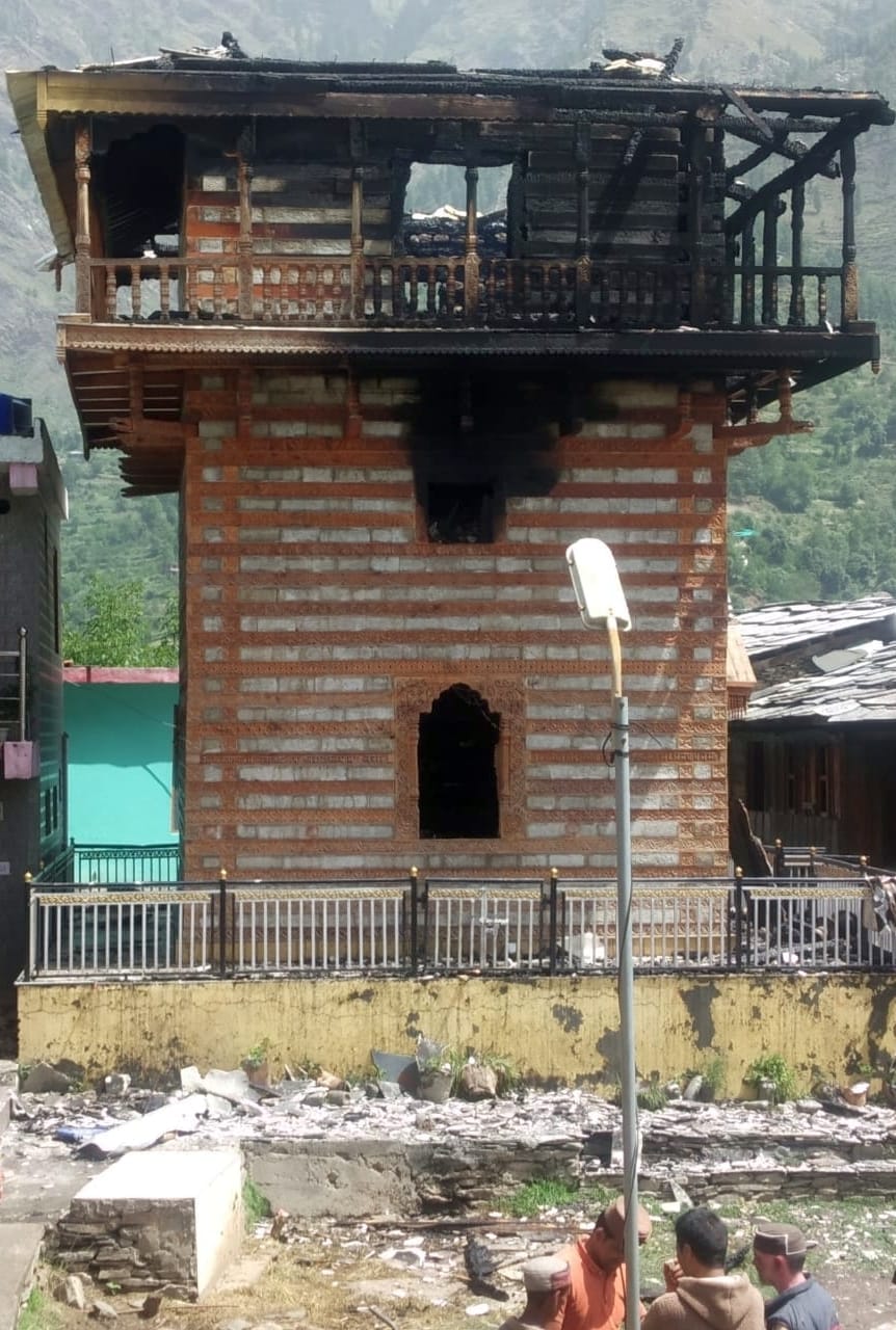 Seeing the burning kothi, the tears of the Haryans came out