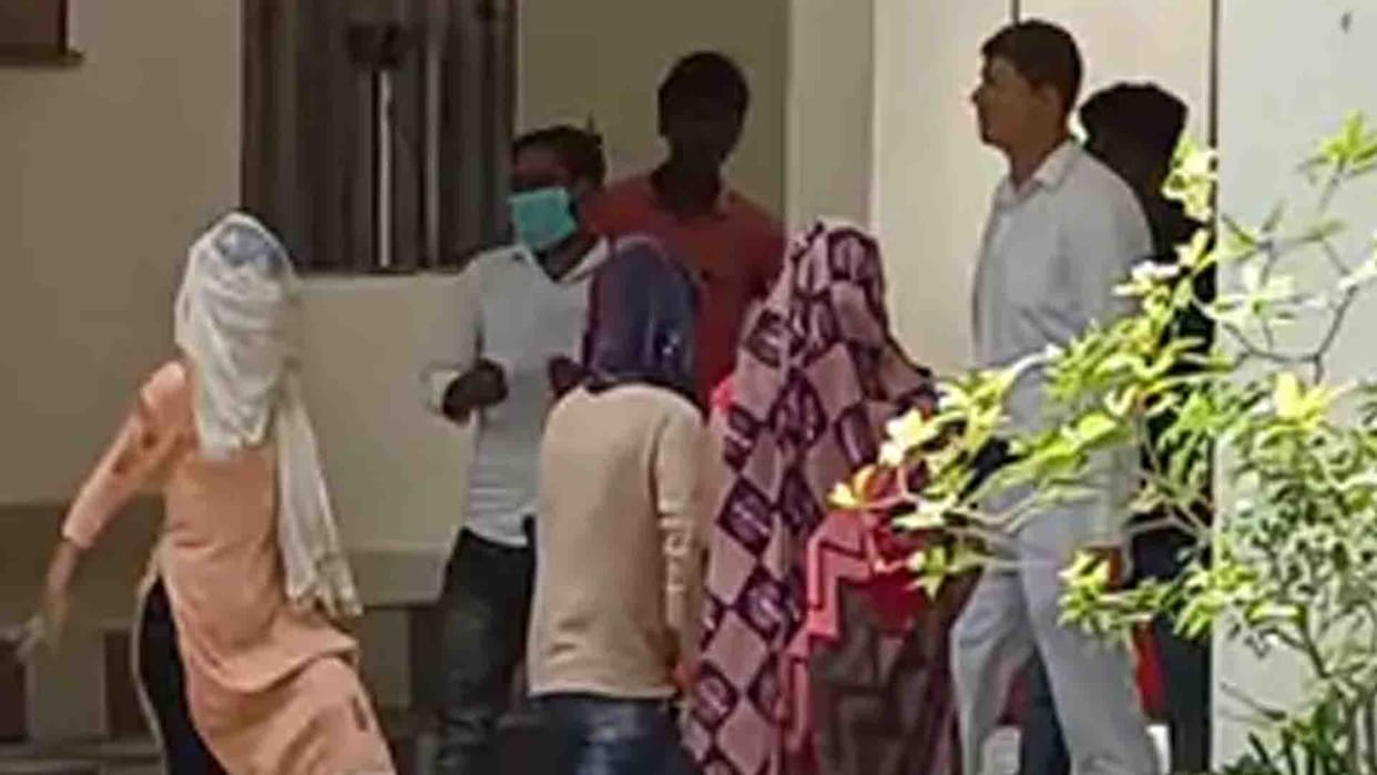 Unnao: Teenager attempts self-immolation in SP office
