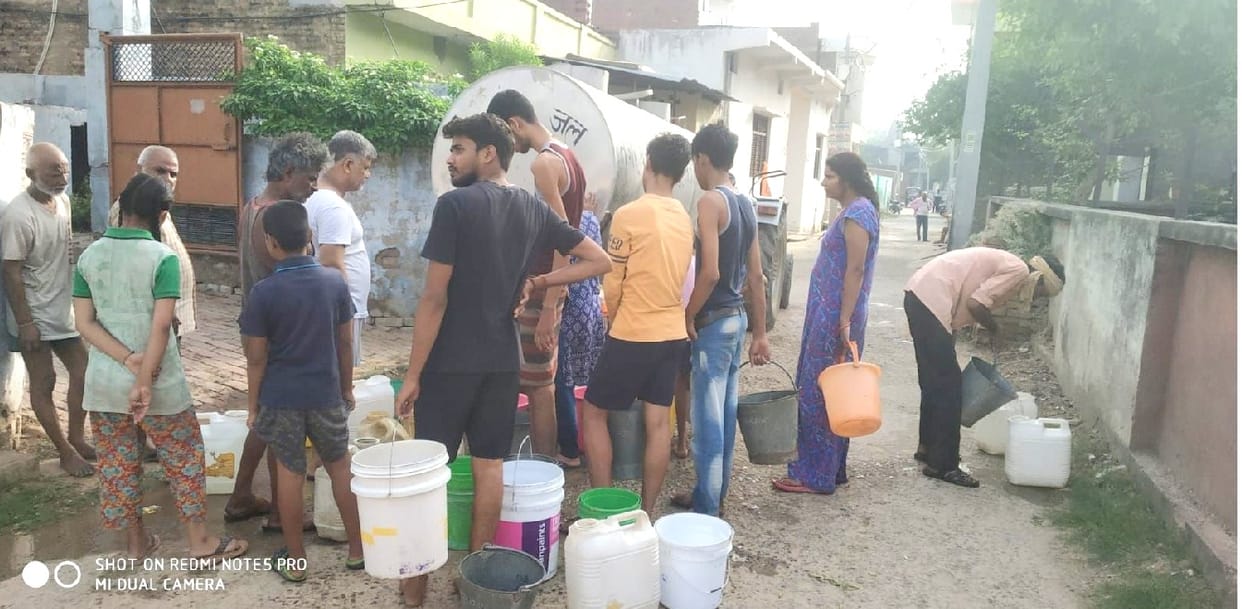 Water crisis in Auraiya: Supply of assurances instead of water for five days, responsible are blaming each other