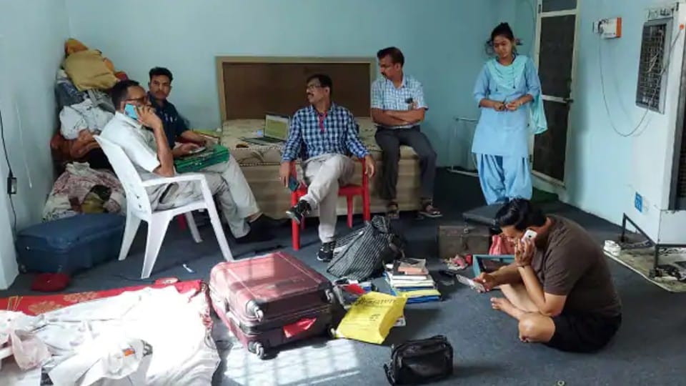 EOW Raid: EOW raids on the premises of President of Panchayat Secretary Union, property worth 2.61 crores was found, job was done on monthly salary of Rs 1200