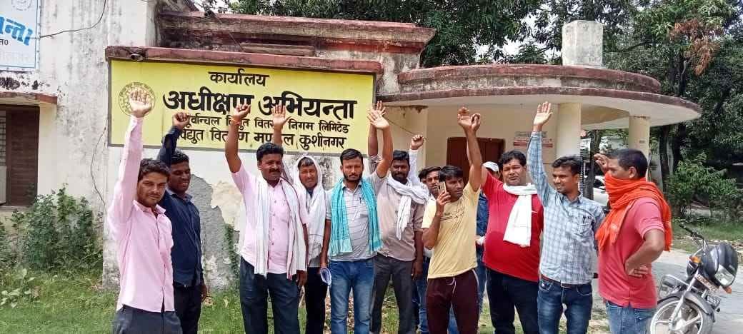 Electricity contract workers staged a sit-in44
