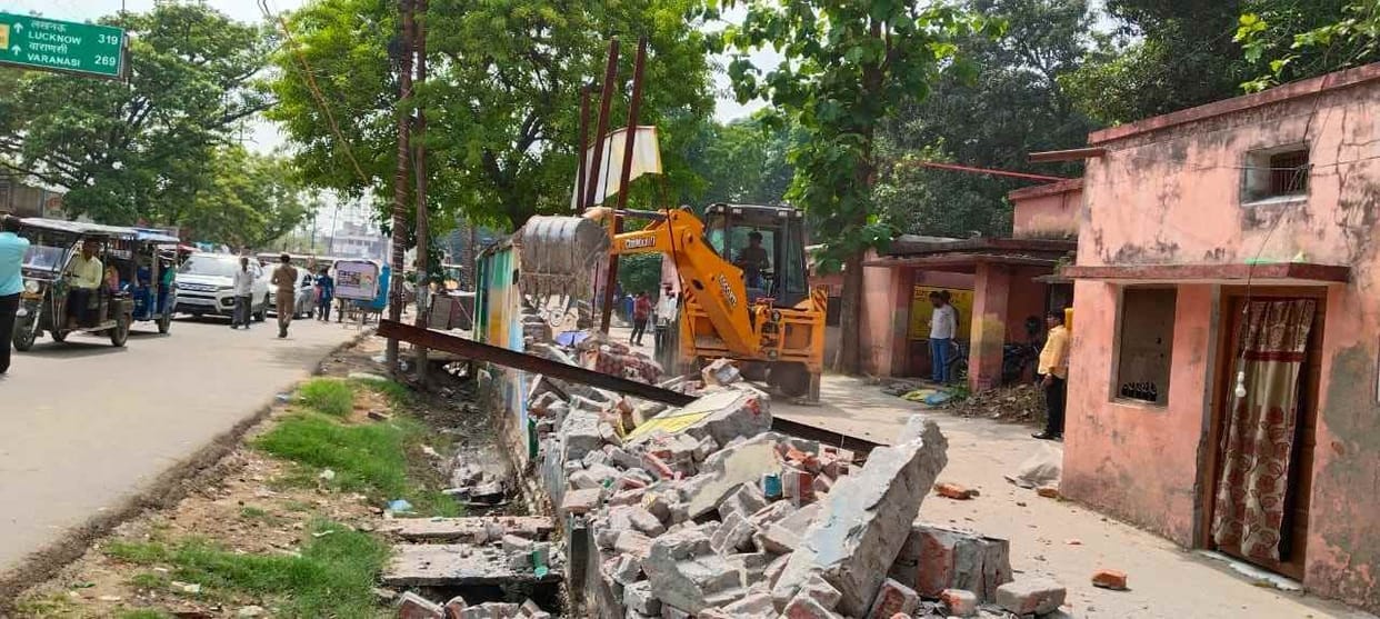 JCB runs from Gandhi Chowk to Venet Club