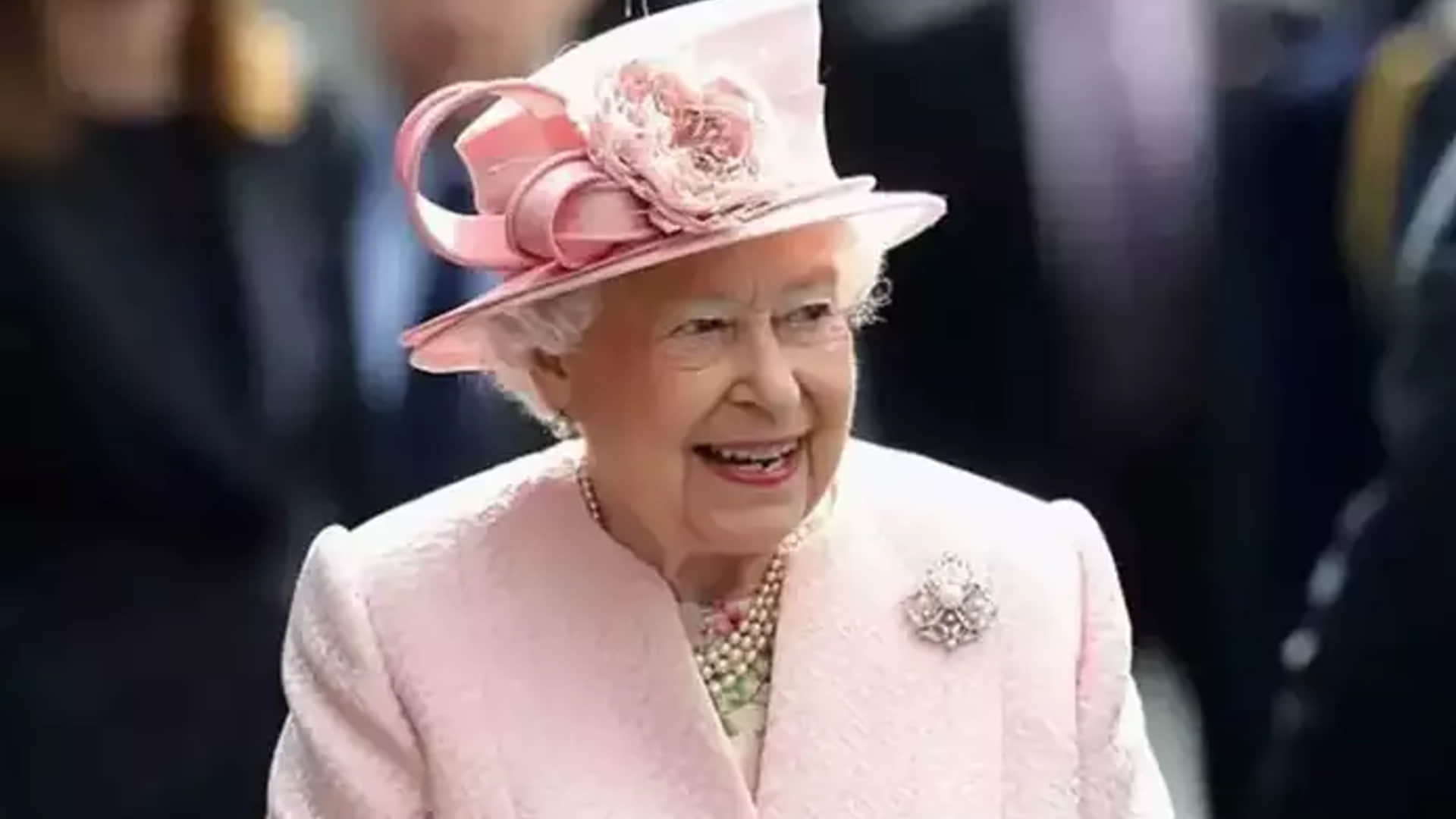 britain queen elizabeth passes away bollywood celebrities social media reaction