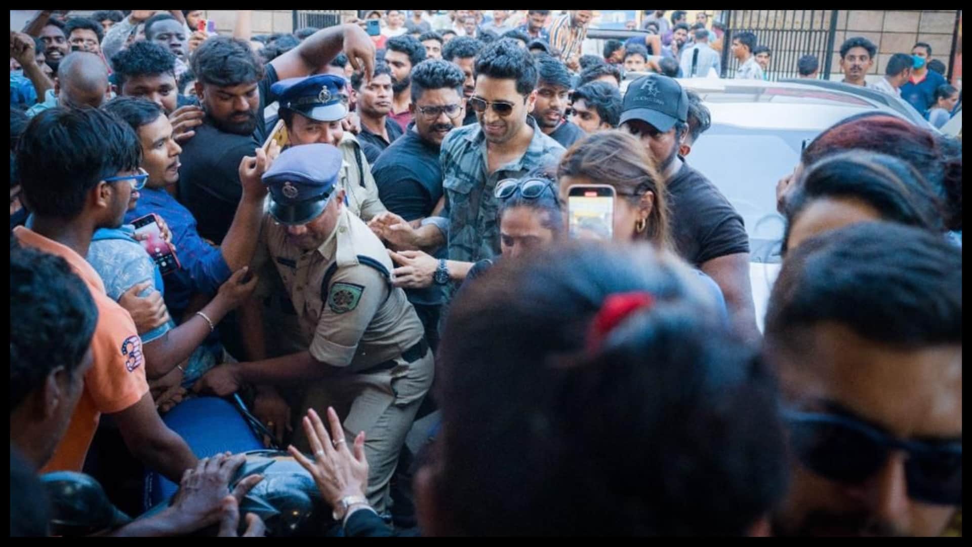 Major: Adivi Sesh saiee manjrekar and Sobhita Dhulipala seen promoting Film at the roads of Vizag
