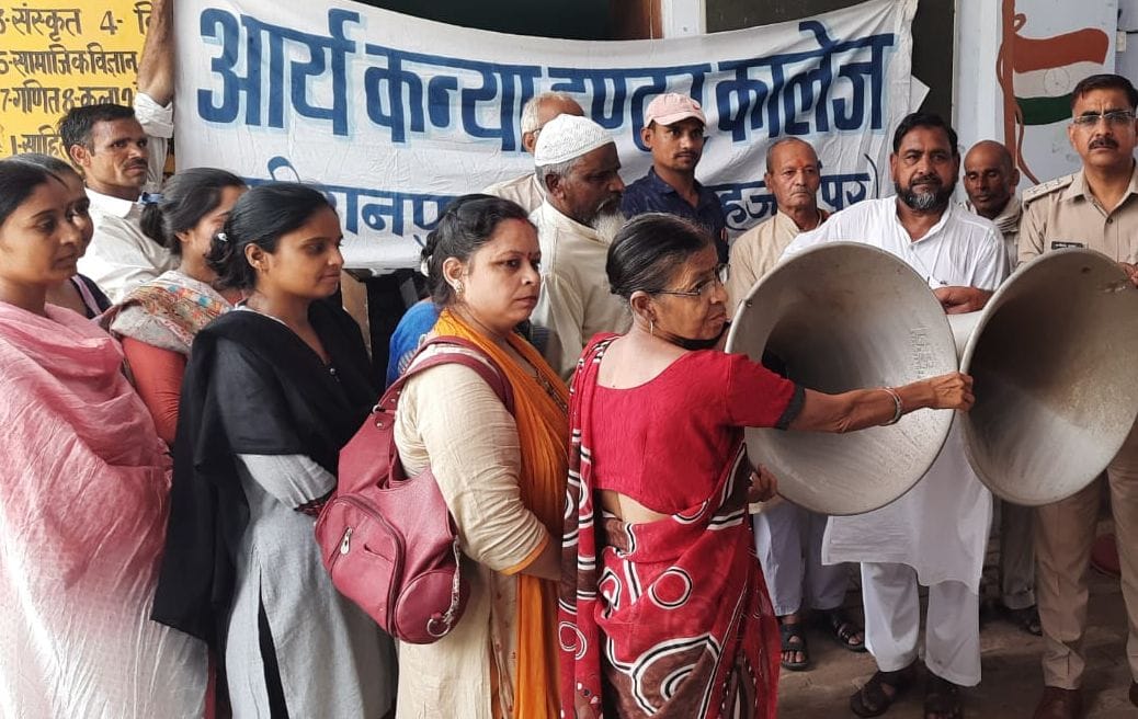 The loudspeakers dropped from the religious place were presented in the school