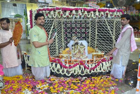 Somvati Amavasya 2022 Various programs organized in temples of Mathura