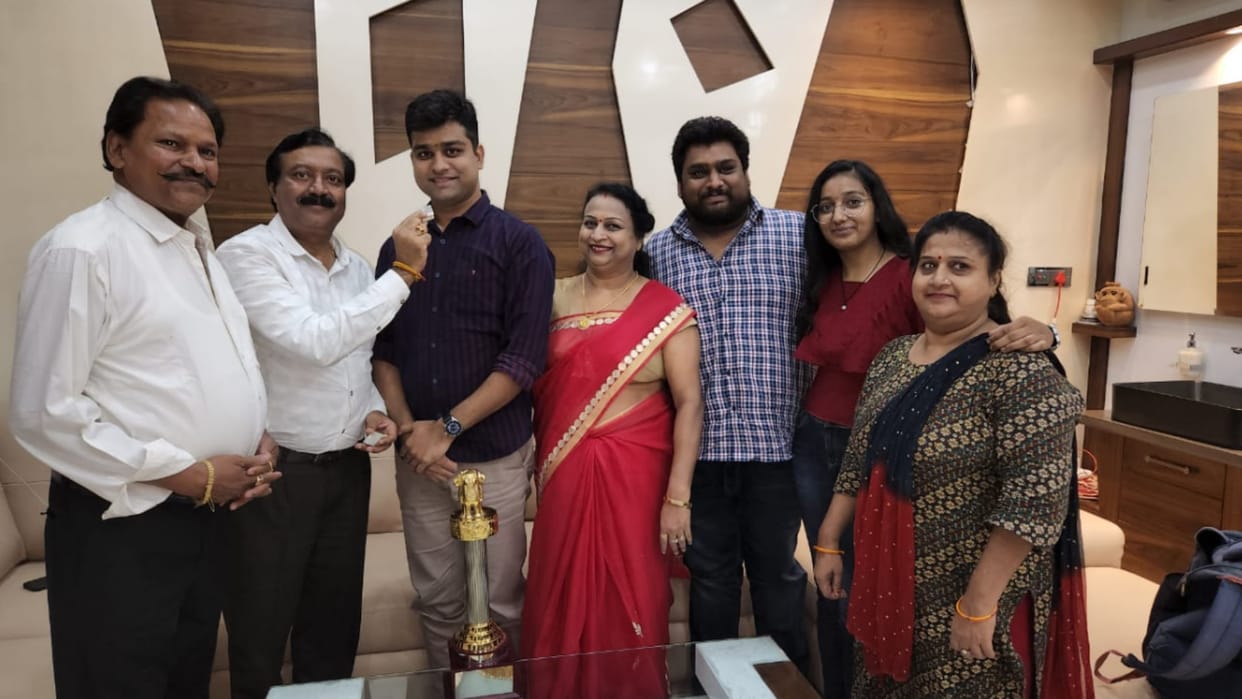 UPSC Result: Celebration atmosphere in family of Arpit, everyone is got congratulating, read success story