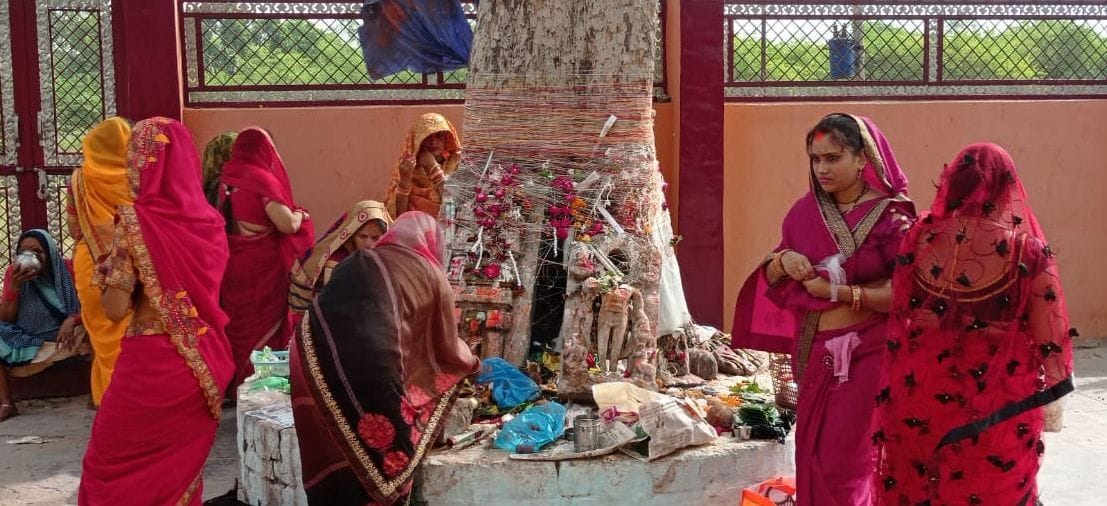 Devotees take holy dip on Somvati Amavasya