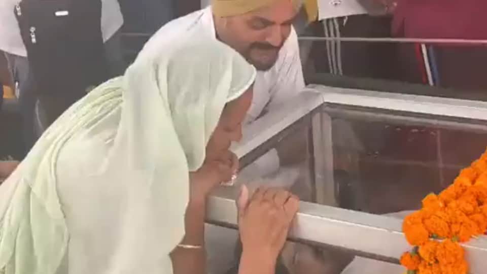 Parents of Sidhu Moosewala heattbroken after son death