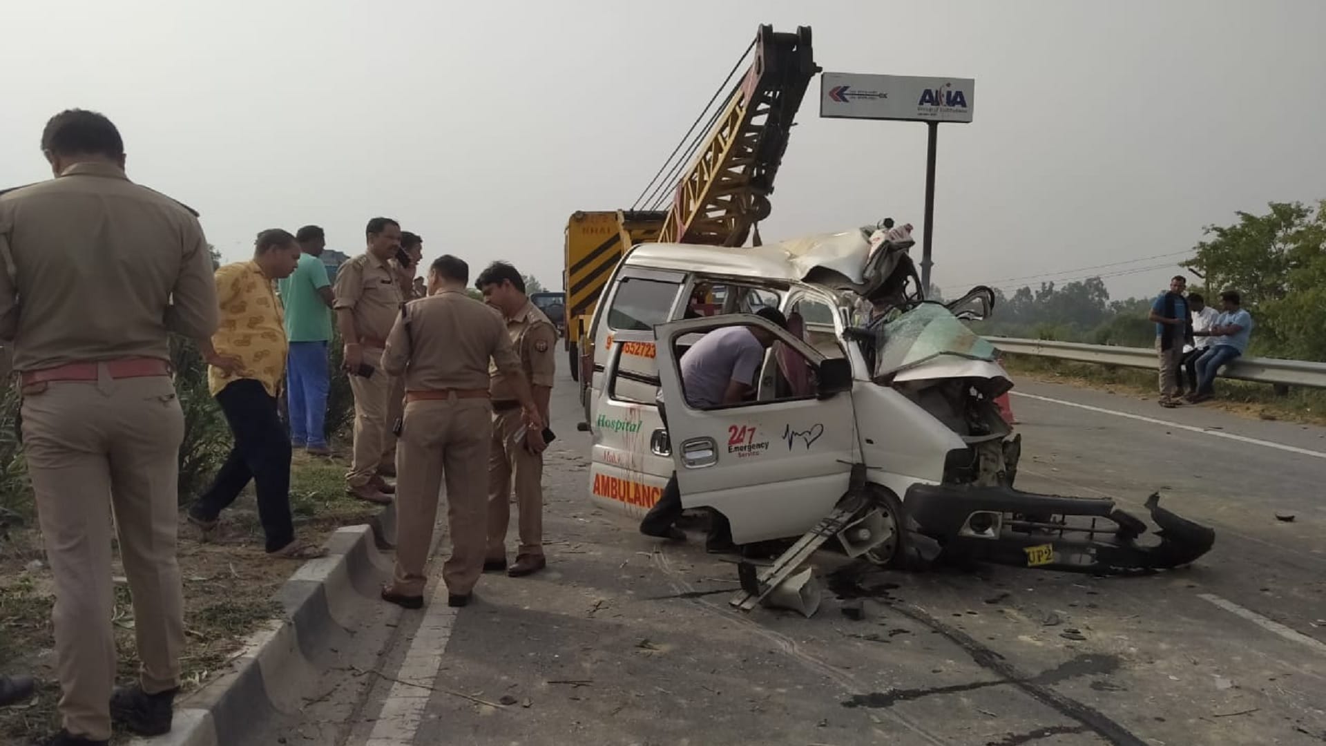 Big Road Accident in bareilly driver woke up for two nights and drive an ambulance for five and a half hundred kilometers