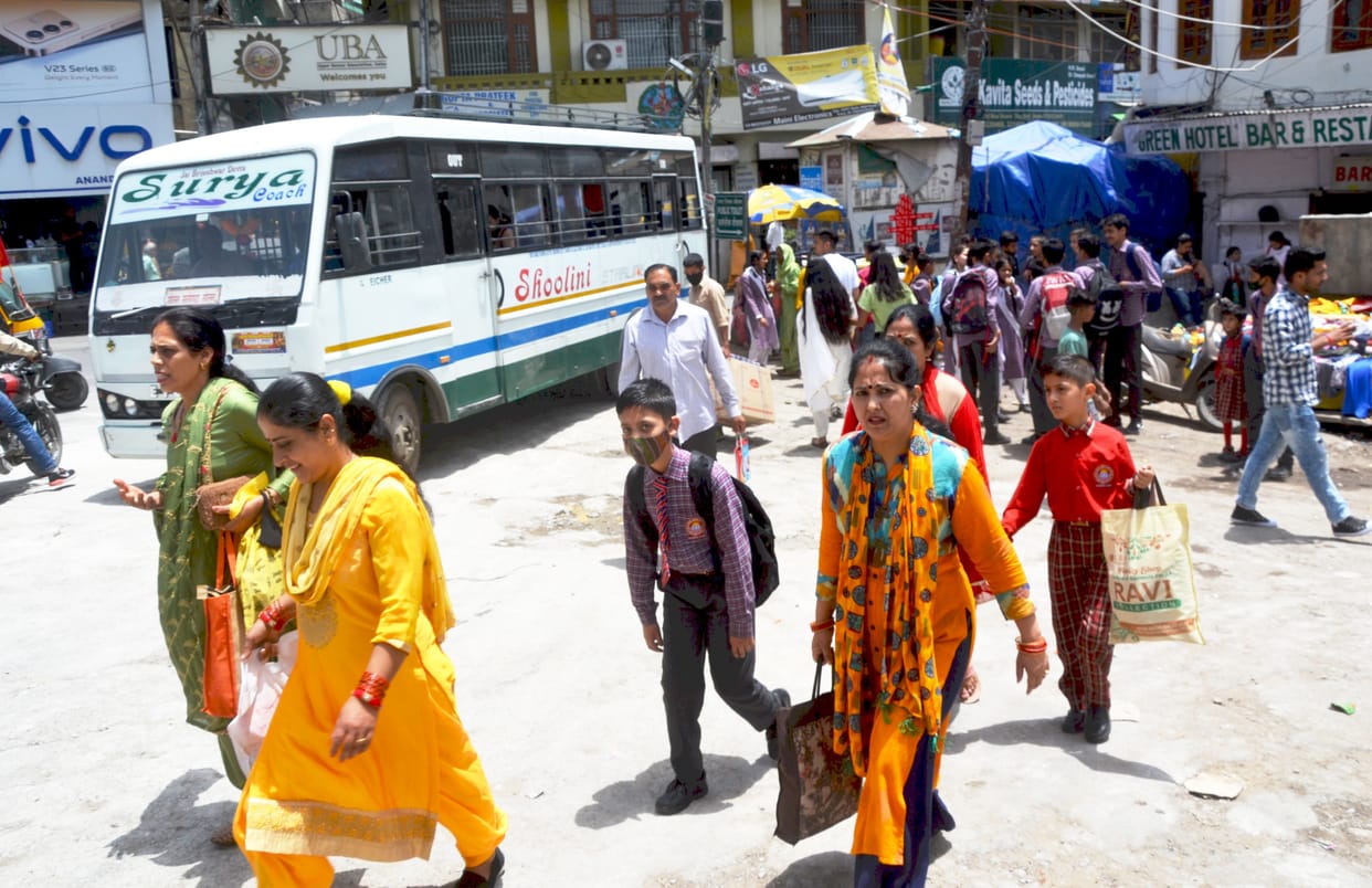 Buses in rally, passengers kept waiting