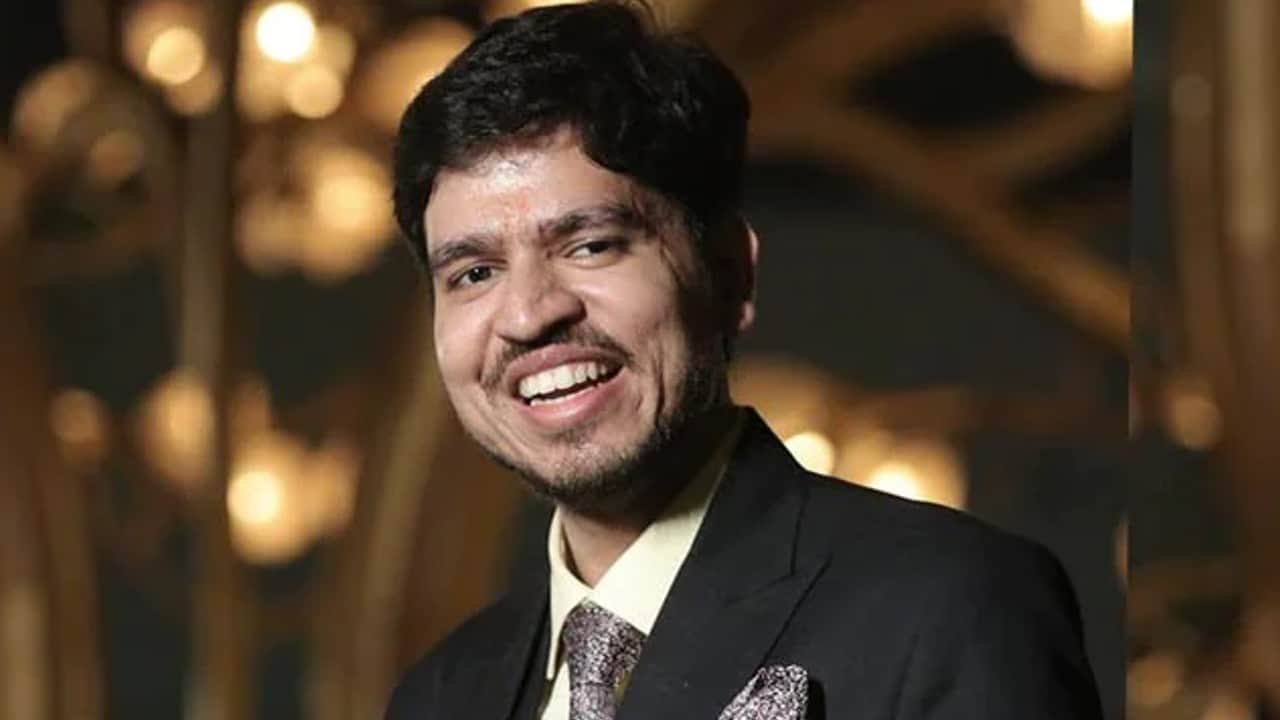 Success stories of these physically challenged IAS officers who cracked UPSC with their efforts