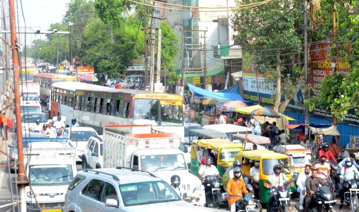 Canker became a jam from Gandhi Park to Sarsaul crossroads