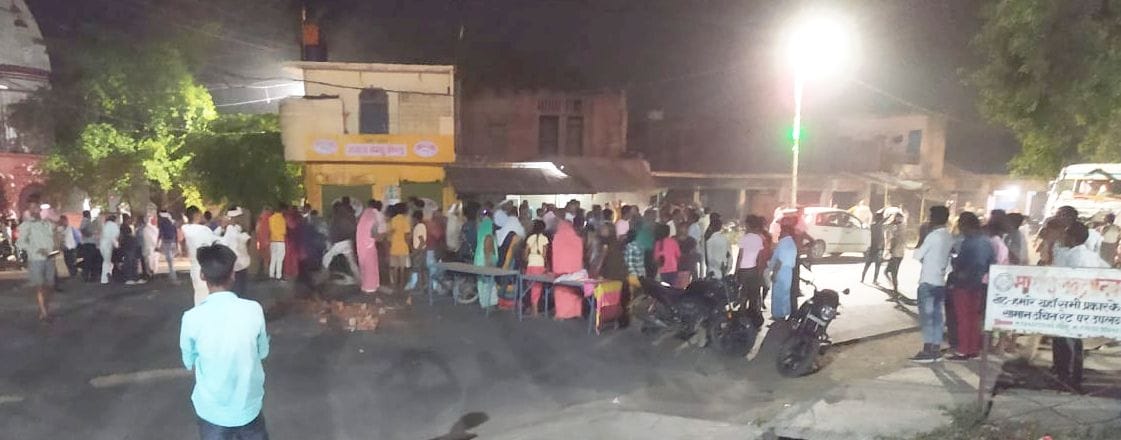 After kidnapping, the girl student was murdered by slitting her throat with a knife.