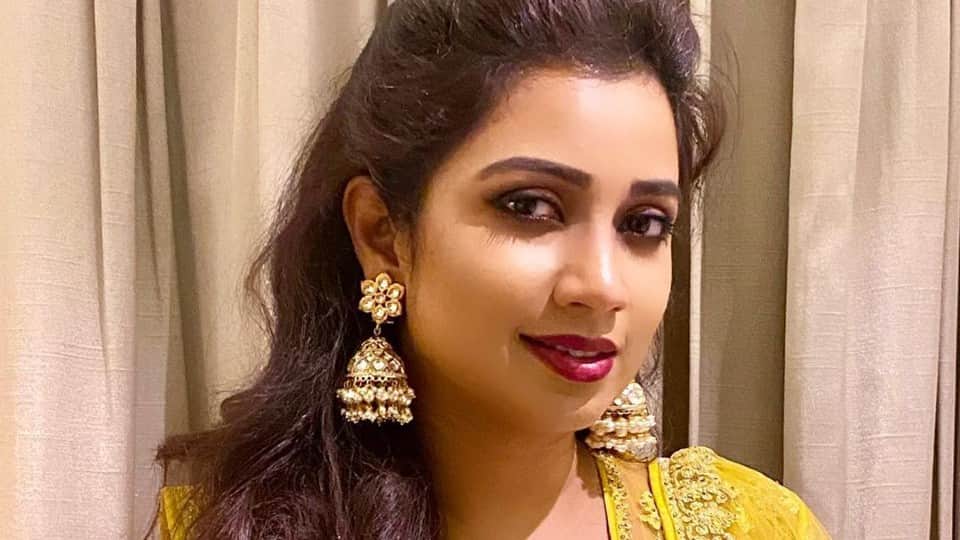 Prateik Babbar Punjabi Film Industry debut with Simi Chahal in Tere Bajjon music video, sung by Shreya Ghoshal