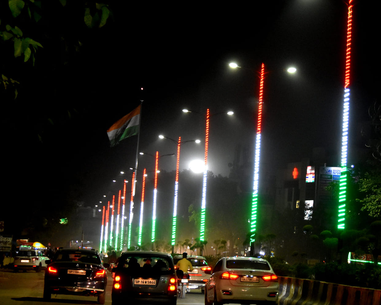 Plan to install tricolor LED strips on pillars implemented in the state