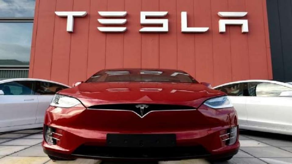 Tesla Cae are almost 50% less likely to crash while driving driving other cars: study
