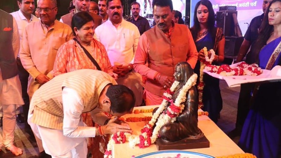 Indore Pride Day: CM Shivraj said - the auditorium will be built in the memory of Lataji, Indore immersed in Shreya's songs, Manoj narrated the story of Ahilya