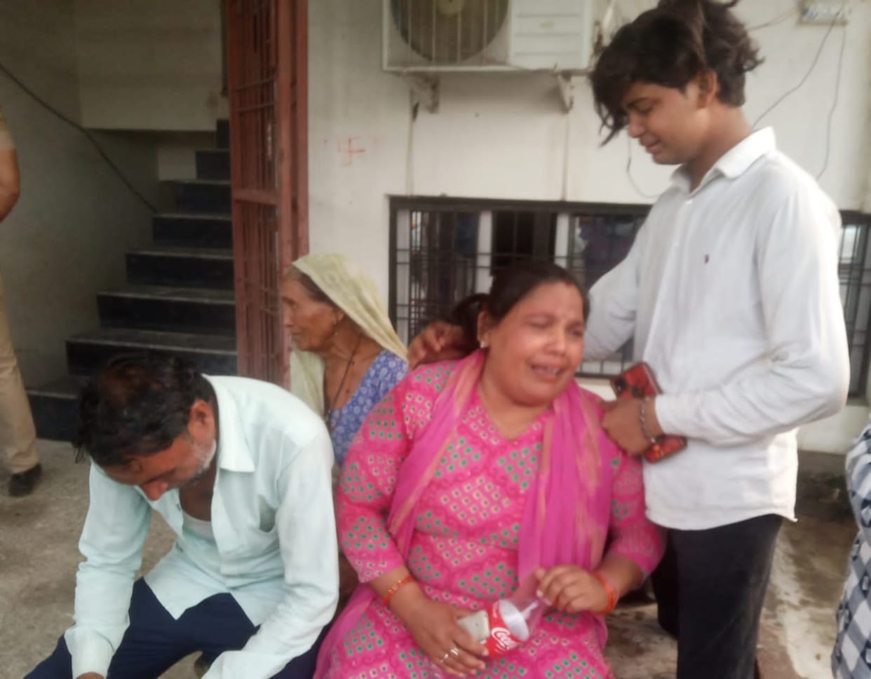 Uproar in the hospital over the death of mother and child