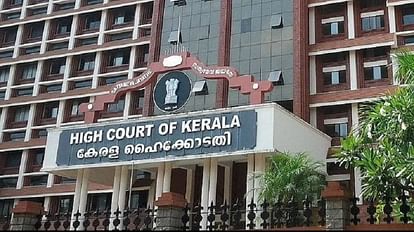 Kerala HC: जस्टिस एस के भट्टी बने कार्यवाहक मुख्य न्यायाधीश, कानून मंत्री रिजिजू ने ट्वीट कर दी जानकारी Justice SK Bhatti becomes Acting Chief Justice of Kerala HC Law Minister Rijiju tweeted information