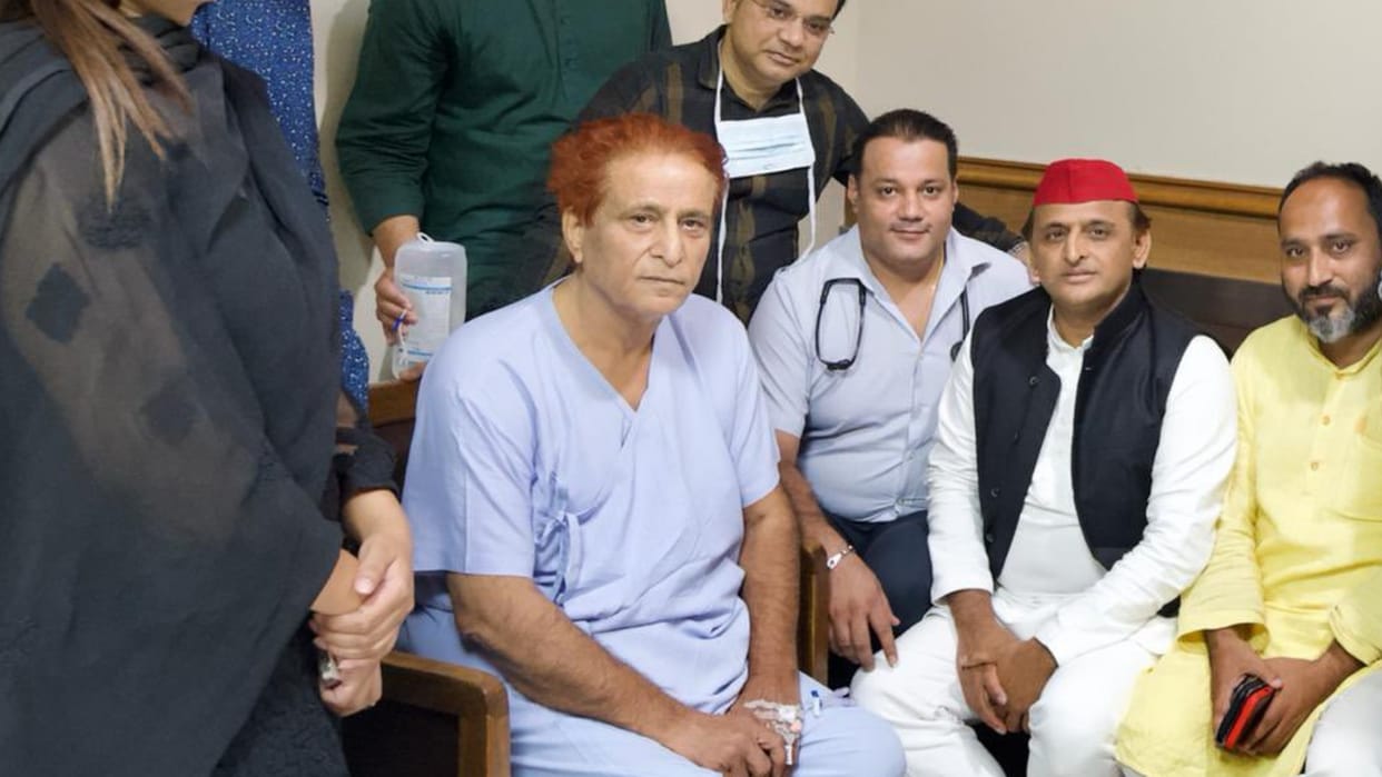 Akhilesh yadav reach delhi meets Azam Khan in hospital its their first meeting after azam out of jail