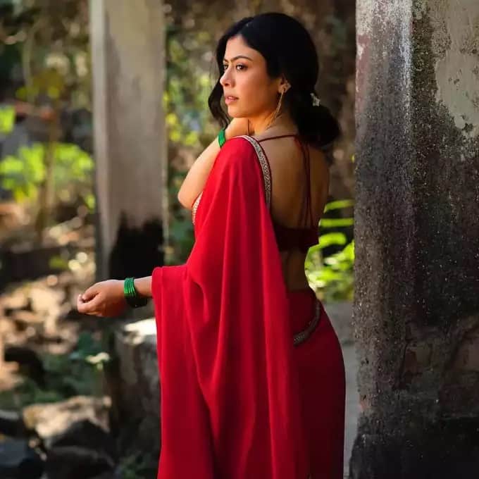 Aashram 3 Web Series Actress Anurita Jha Intimate Scene News in Hindi