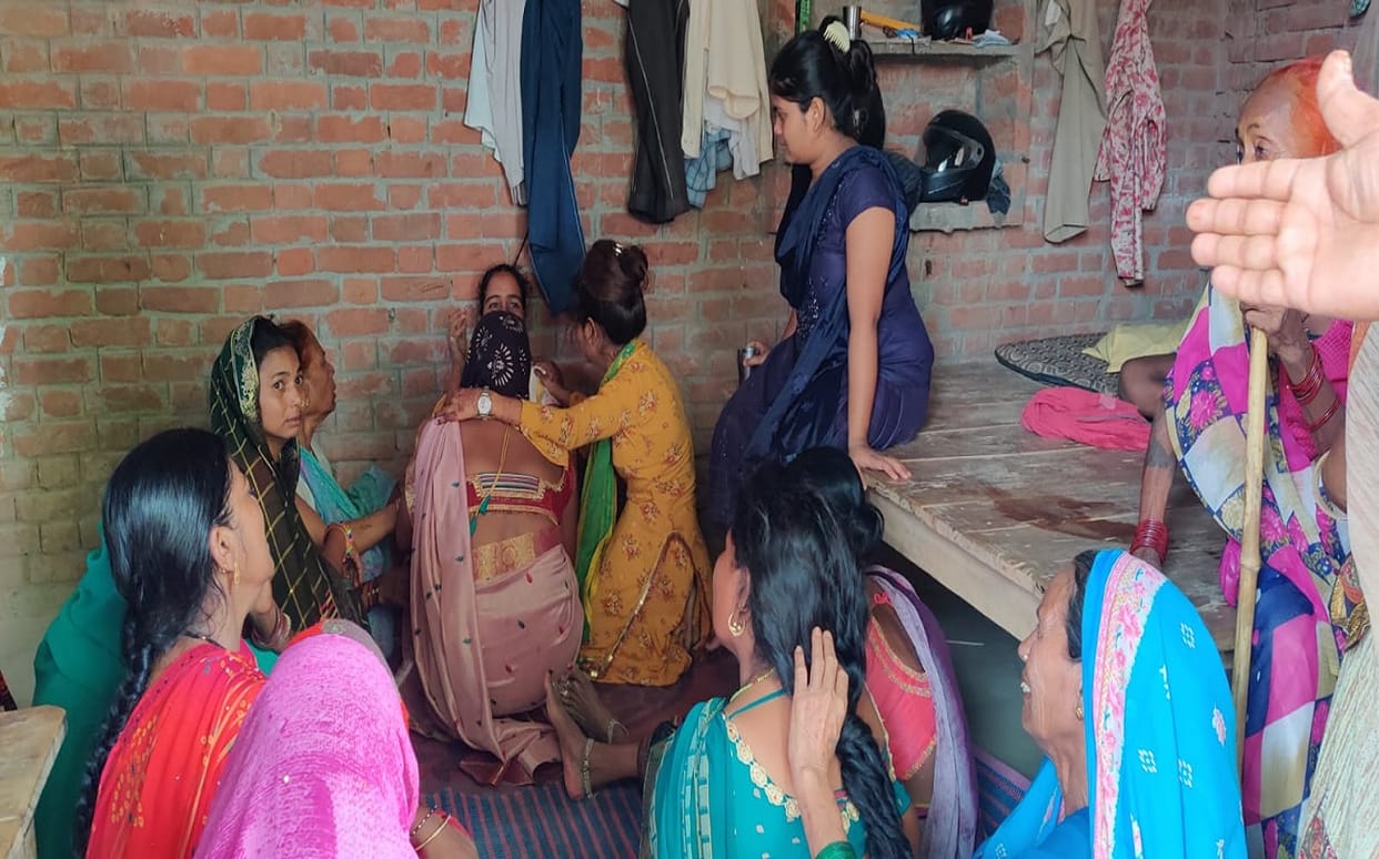 Violent clash between two sides over stone uprooting azamgarh woman killed and  six people seriously injured