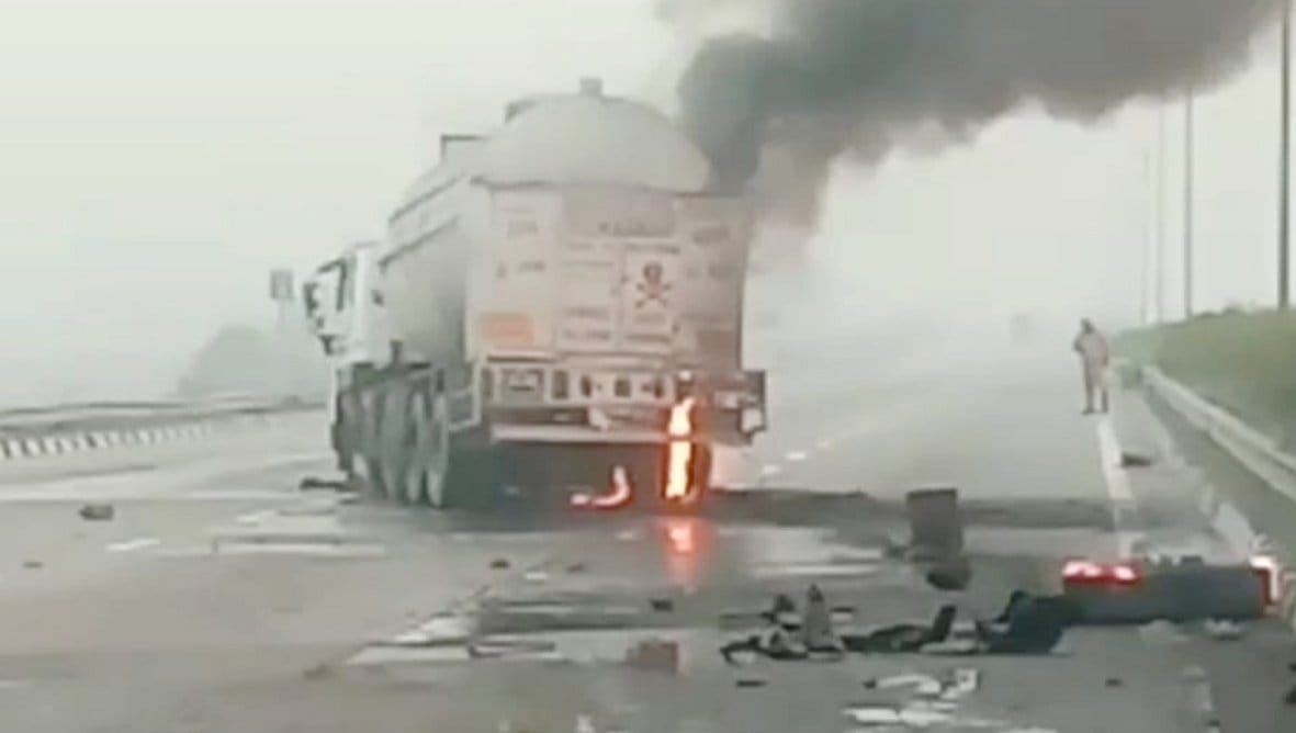 Fire broke out due to tire burst of gas tanker on EPE