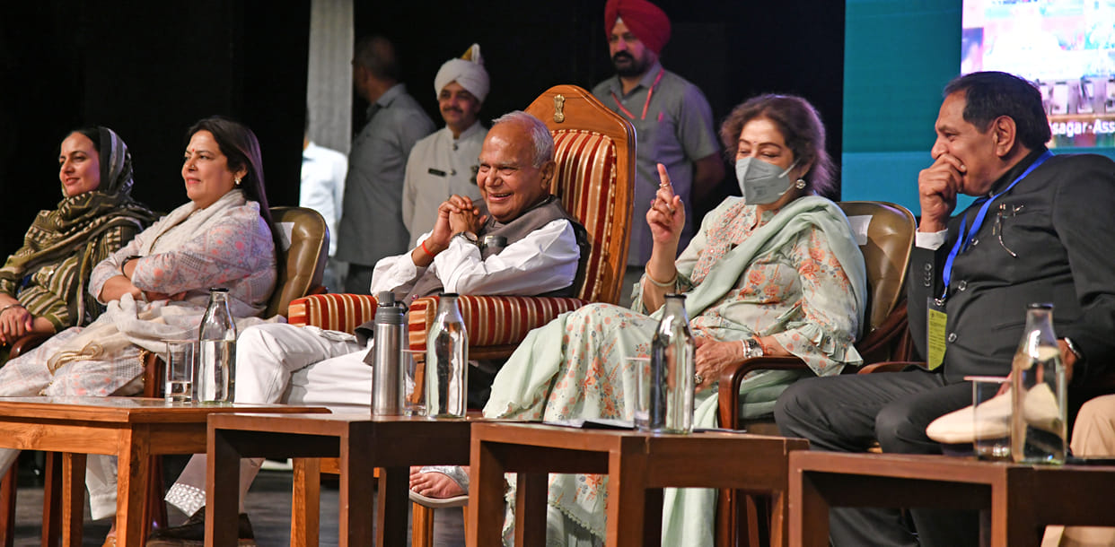 When there is a voice in the program, if the son gets a job, then the mobile will be given