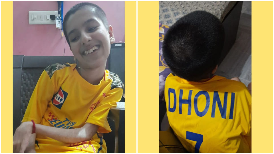 MS dhoni meeting with specially abled fan Lavanya see the photos