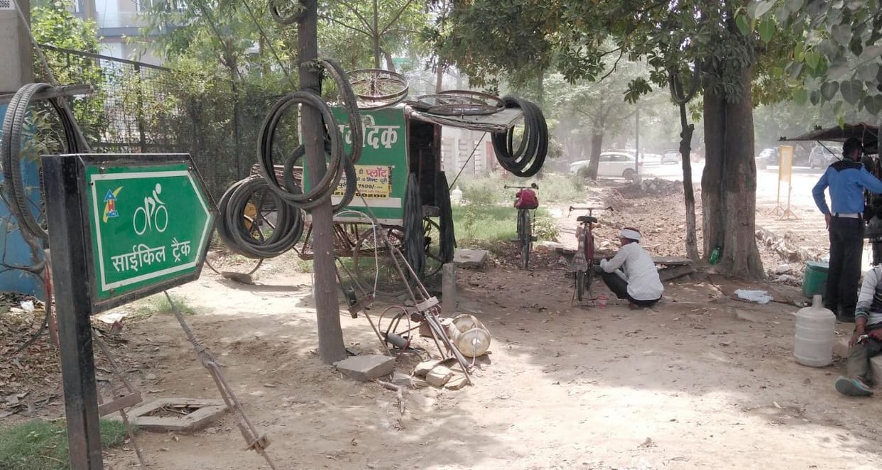 Encroachment on the cycle track, where should we go sir... the street vendors occupied the route of Sector 11 and 12