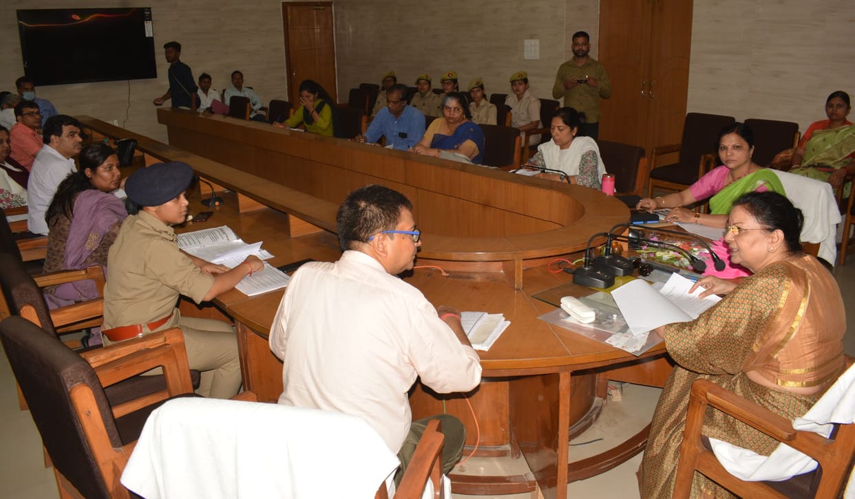hardoi news,Women's commission chairperson held public hearing