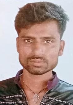 Accident while changing wheel, youth dies