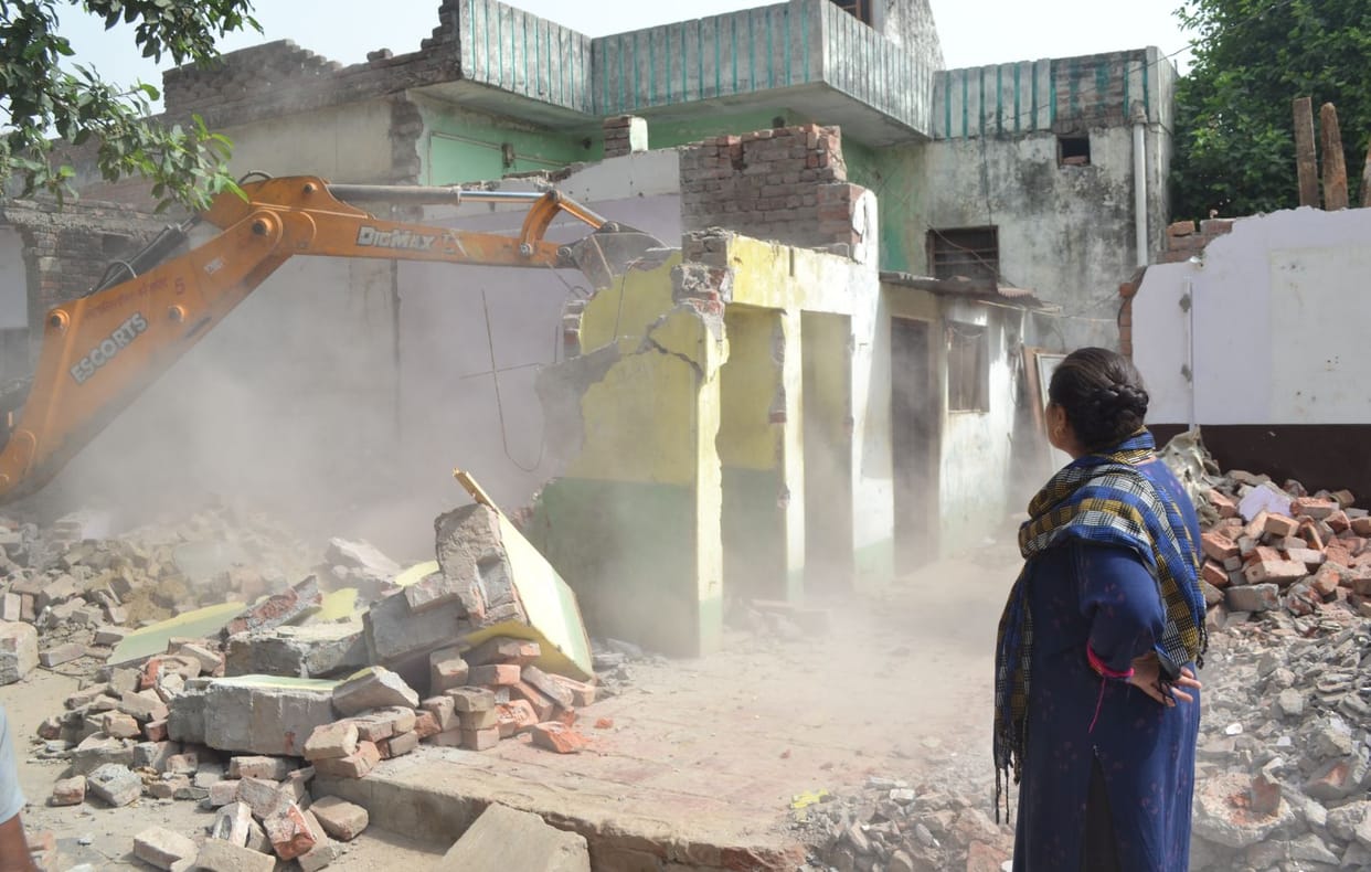 atikraman,farrukhabad news,buldoger