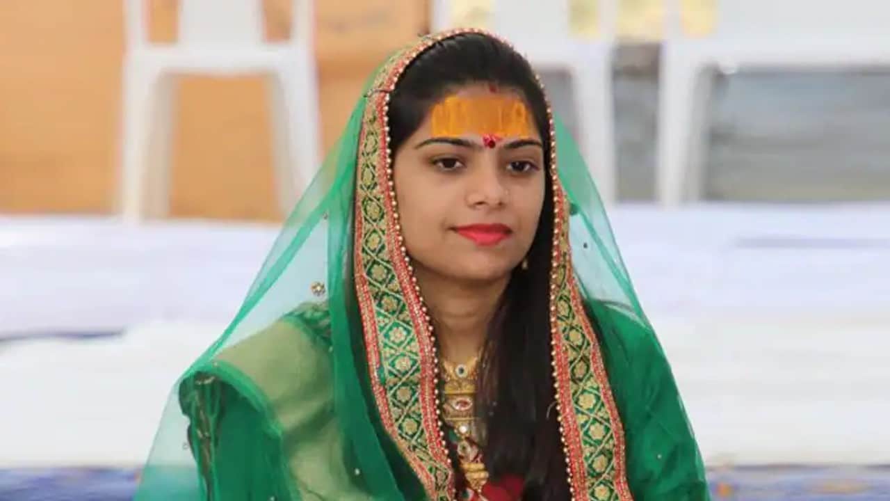 Know About Hardik Patel Love Life and Marriage See in Photos News in Hindi