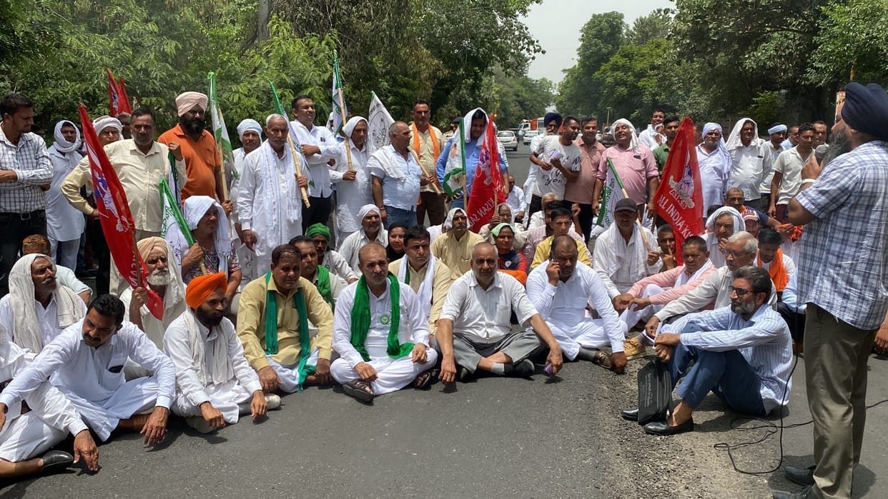 If the farmers did not get the DC who reached the secretariat, the highway was jammed
