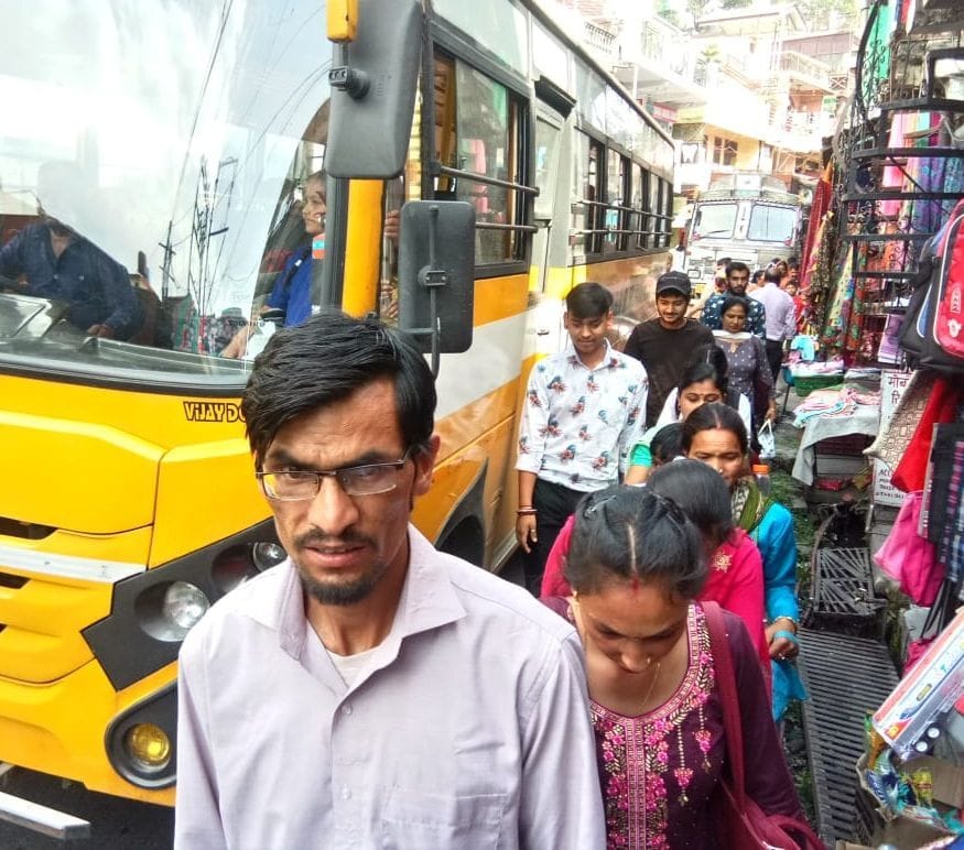 Vehicles stuck in jam in Jogindernagar, passengers left on foot for home