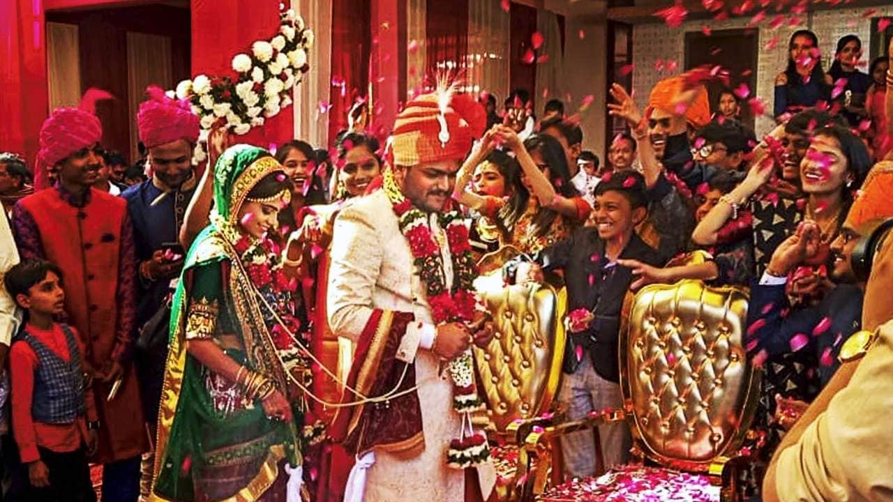 Know About Hardik Patel Love Life and Marriage See in Photos News in Hindi