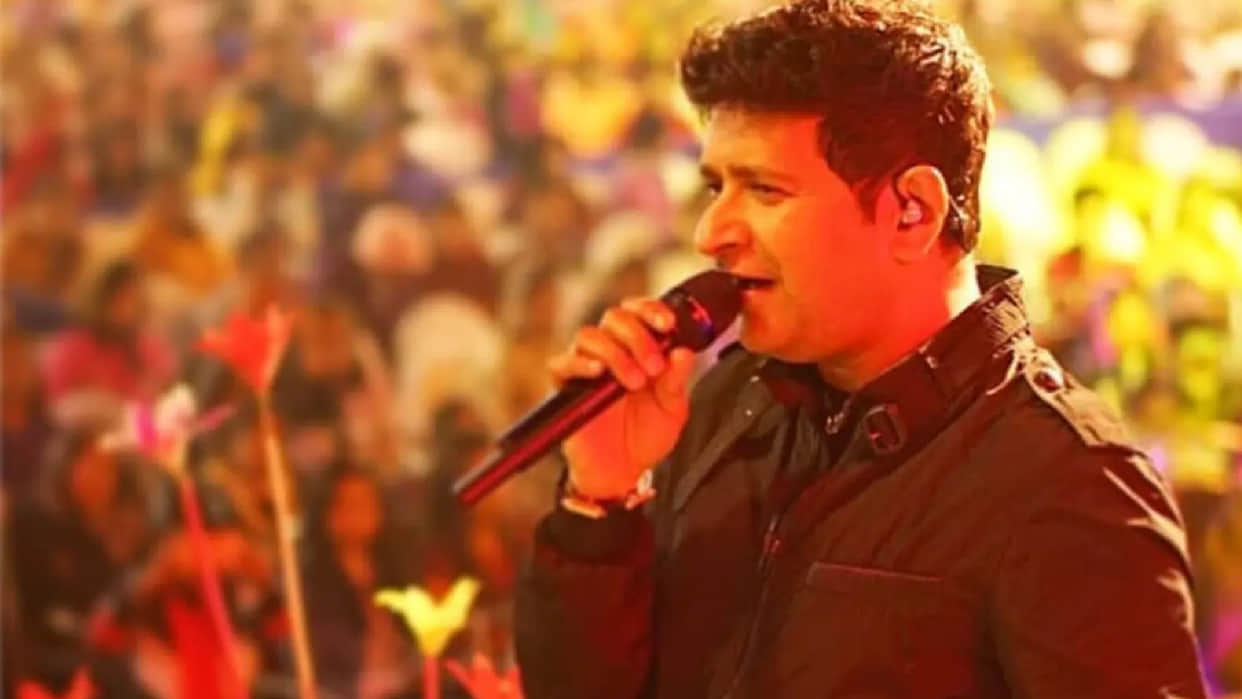 Singer KK Death: In His Last Performance KK was seen singing the song Hum Rahe or Na Rahein Kal, video goes viral