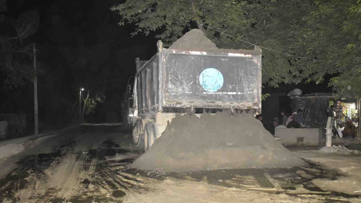 Chaubepur sand mining, DM did surprise inspection, seized five overloaded trucks