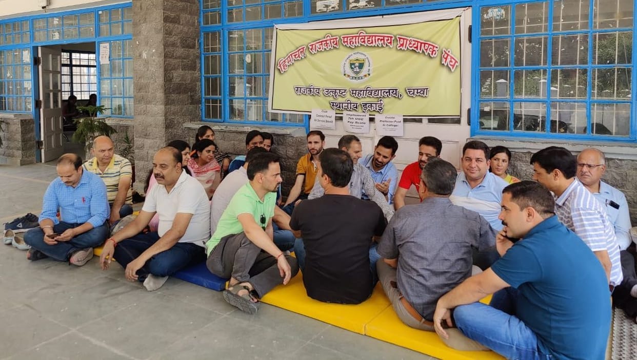 Professors' strike continues for the eighth day