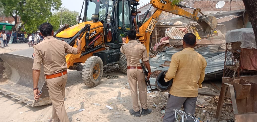 Encroachment removed from Shaheed Marg