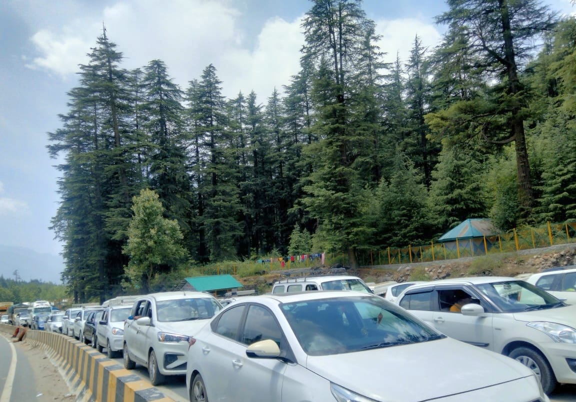 Tourists, locals stuck in jam for hours