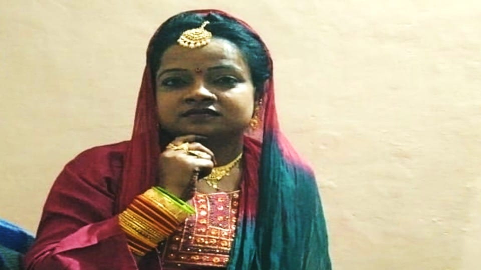 Husband kills wife with sharp weapon in firozabad