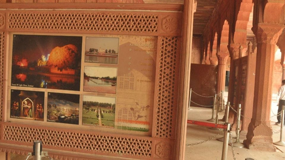 Pictures of Lord Krishna removed from the gallery of Taj Mahal