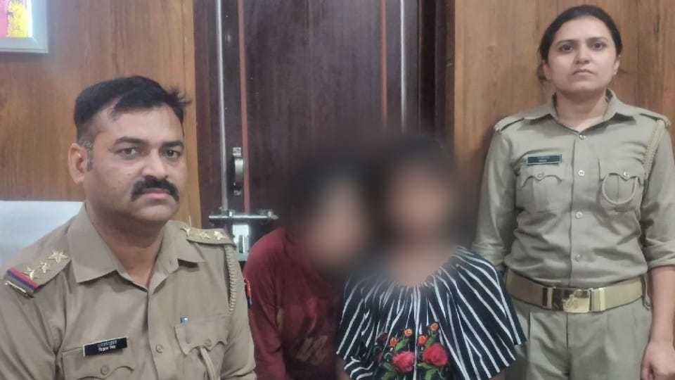 Two minor girls moved from Mainpuri to Delhi to become singers by bicycle