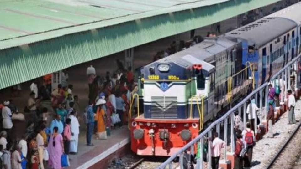 Opposition to Agneepath plan 43 trains canceled passengers upset