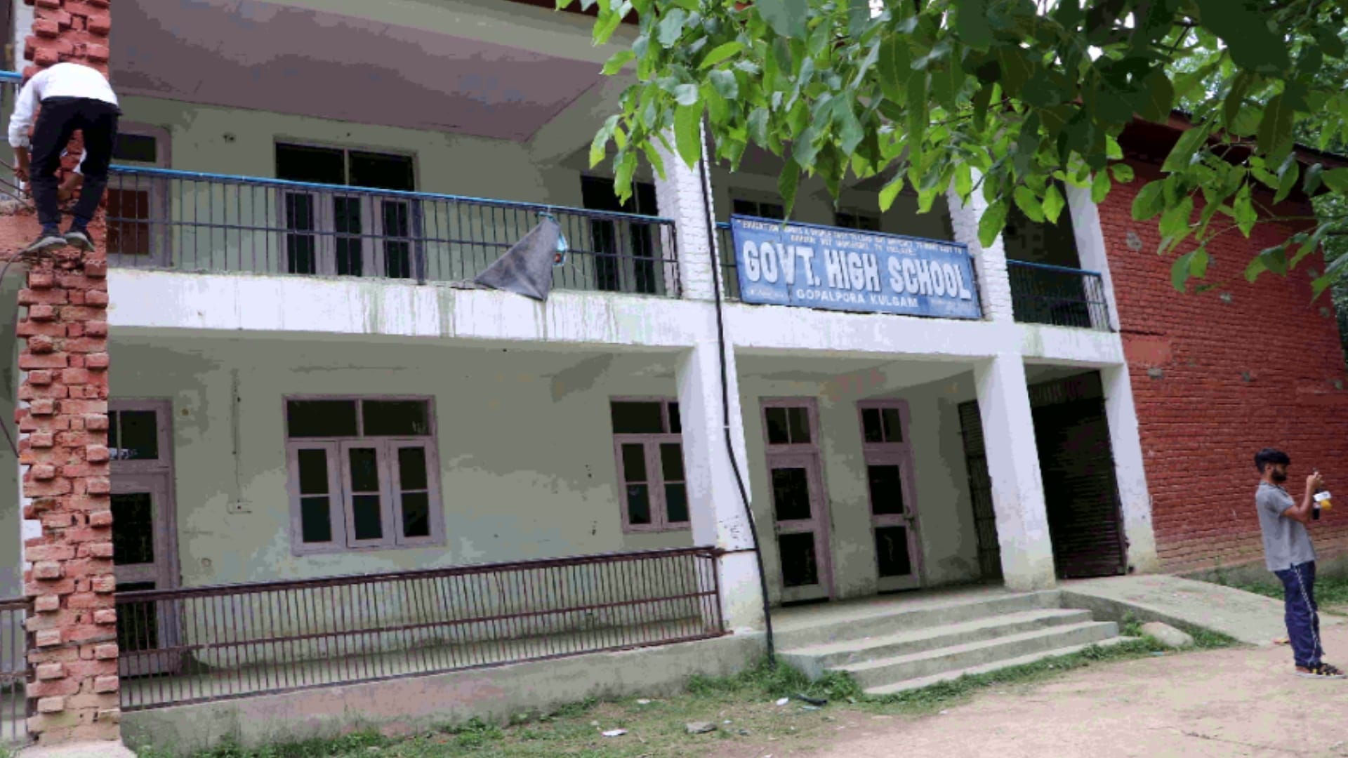 Target killing in Jammu husband and daughter of hindu teacher rajni bala drops her near school before entering killed by militants