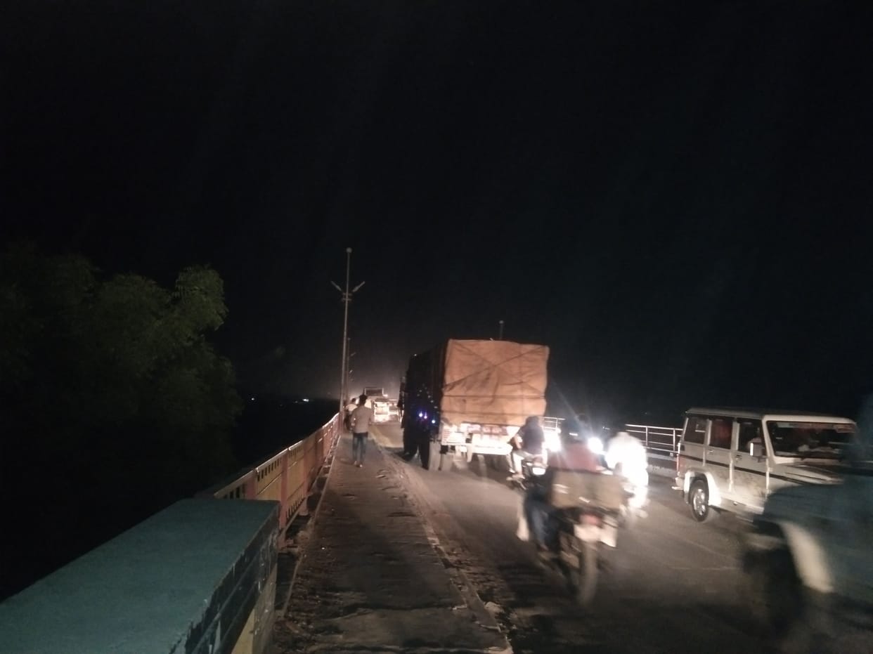 Shastri bridge's light lost in the dark